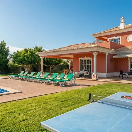 Roja- Pe Sleeps 8 With Pool Air Con And Wifi Vila
