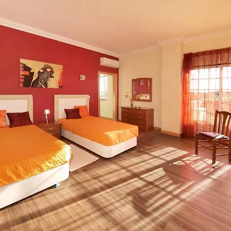 Roja- Pe Sleeps 8 With Pool Air Con And Wifi Olhos de Agua (Albufeira)