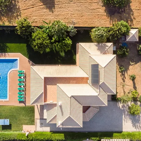 Vila Roja- Pe Sleeps 8 With Pool Air Con And Wifi *