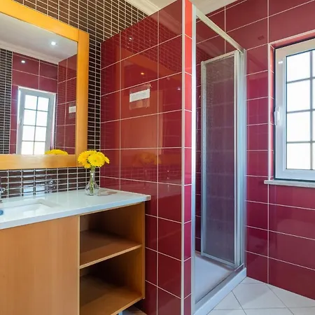 Vila Roja- Pe Sleeps 8 With Pool Air Con And Wifi