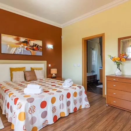 Vila Roja- Pe Sleeps 8 With Pool Air Con And Wifi