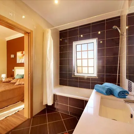 Roja- Pe Sleeps 8 With Pool Air Con And Wifi Vila Olhos de Agua (Albufeira)