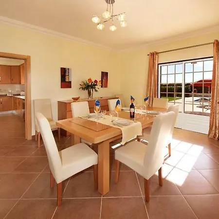 Roja- Pe Sleeps 8 With Pool Air Con And Wifi * Olhos de Agua (Albufeira)