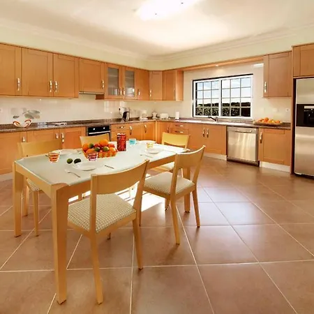 Roja- Pe Sleeps 8 With Pool Air Con And Wifi Olhos de Agua (Albufeira)